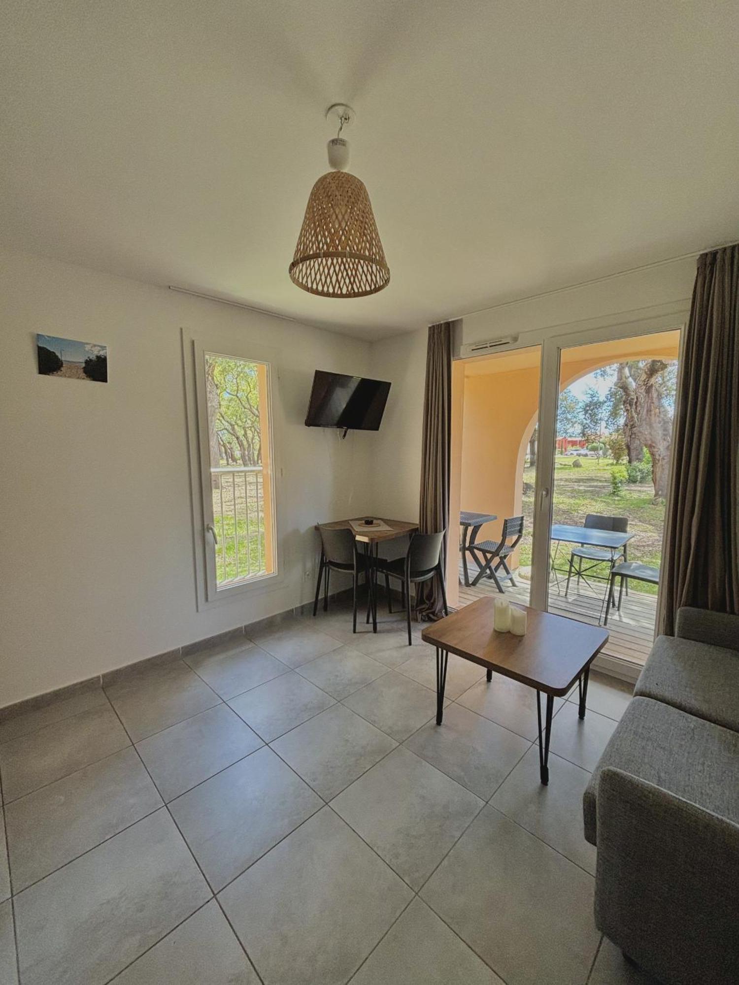 Residence Hoteliere Les Hameaux De Saint Cyprien 25 M2 Lecci Bagian luar foto