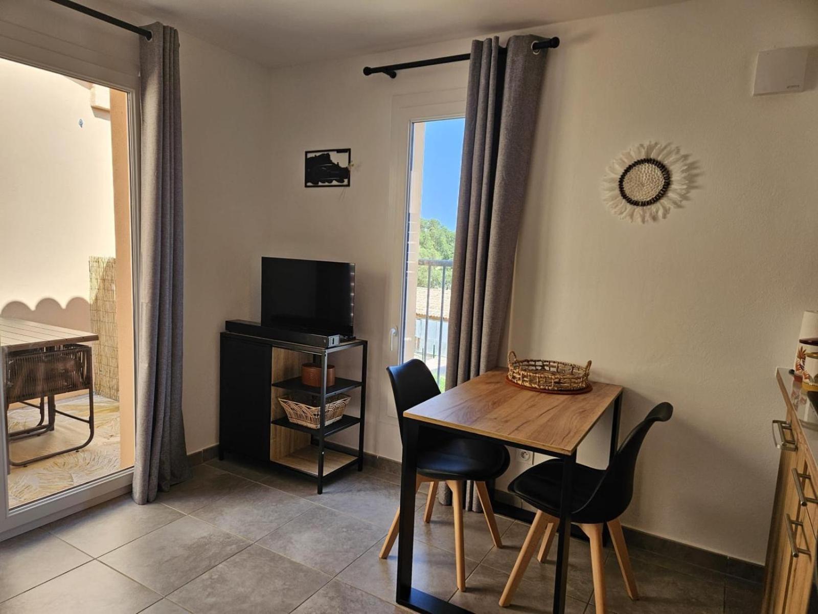 Residence Hoteliere Les Hameaux De Saint Cyprien 25 M2 Lecci Bagian luar foto